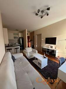 MODERNO OPREMLJEN JEDNOIPOSOBAN STAN – BULEVAR EVROPE